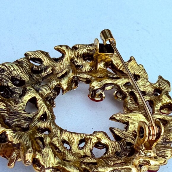 Vintage Christmas Wreath Brooch Pin Gold Tone Rhinestone Holiday Outfit Gift - Picture 14 of 15